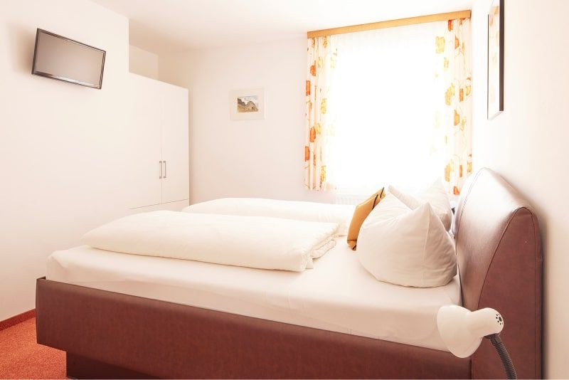 Hohe Salve – Schlafzimmer mit Polsterbett